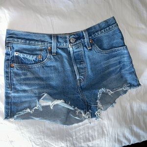 Levi medium wash shorts